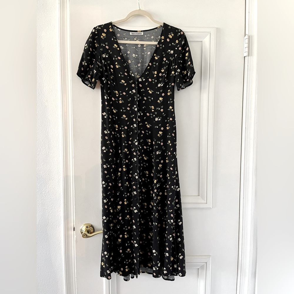 Much Loved But Not Forgotten Favorite Reformation Floral Dress🖤🤍💛